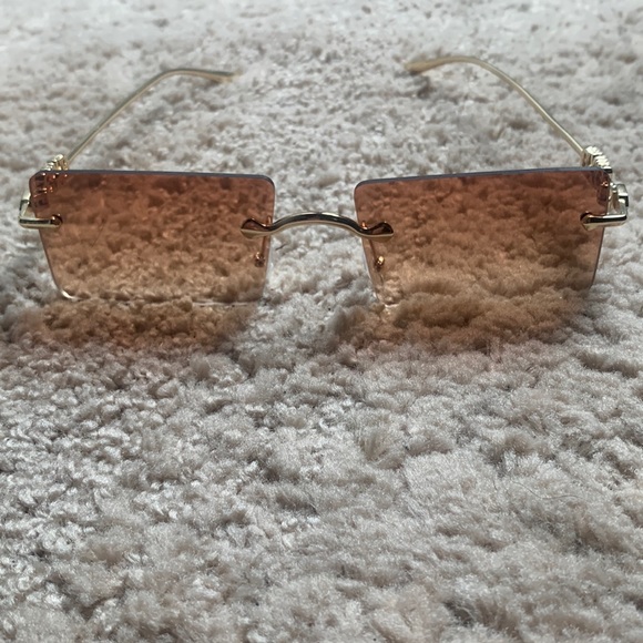 Rimless square frame sunglasses. - Picture 2 of 3
